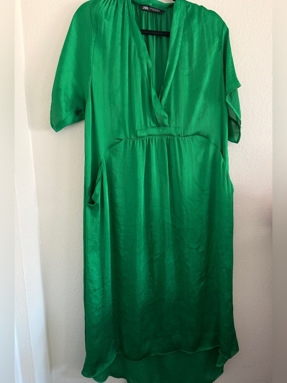 Zara Maxi Dress Kelly Green Satin Short Sleeve Relax Fit Classic Summer Resort